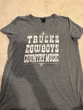 Delusional brand country t shirt trucks cowboys and country music sz large